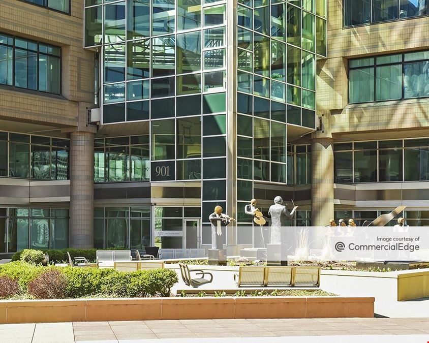 North Point Office Complex - 901 Lakeside Avenue East