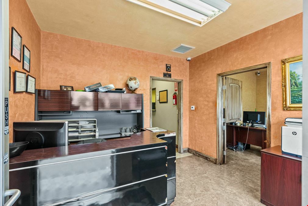 4204-4208 W Burbank Blvd 