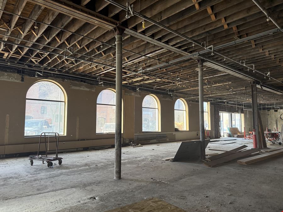 101 East Lincolnway