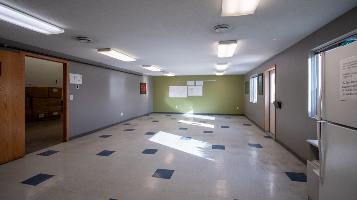 Prime Industrial Flex Space for Lease