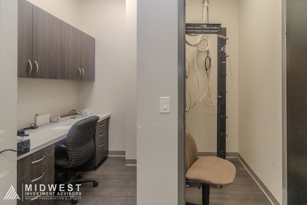 5230 S. Blackstone Ave - | 2,120 SF