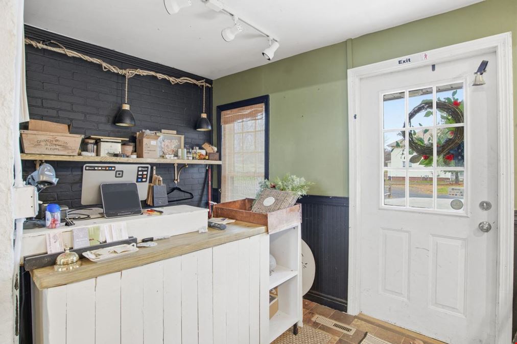 148 River St