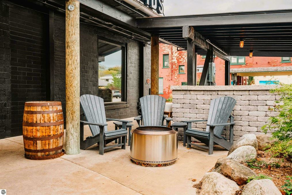 Prime 5,50 SF Single-Tenant Restaurant Building in the Heart of Downtown Elk Rapids