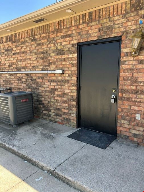 817 SW 89th St - Newly Renovated Multi Unit Office