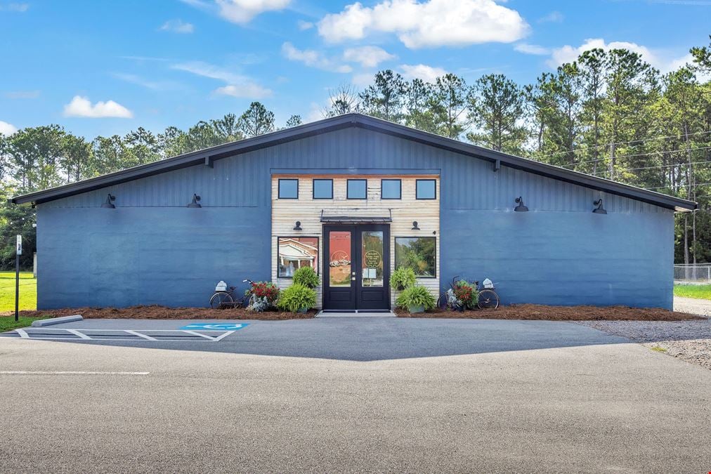 Fully Renovated Flex/Retail Commercial Building