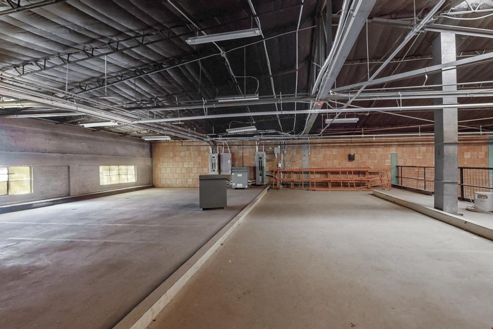 TWO SUITE WAREHOUSE WITH MEGA ELECTRICITY
