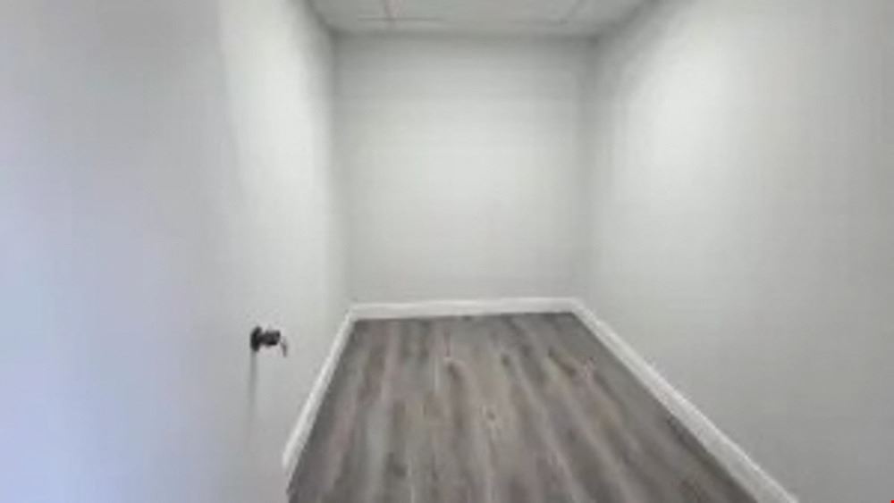924 SF Suite 223 PROFESSIONAL & MEDICAL OFFICE SPACE FOR LEASE