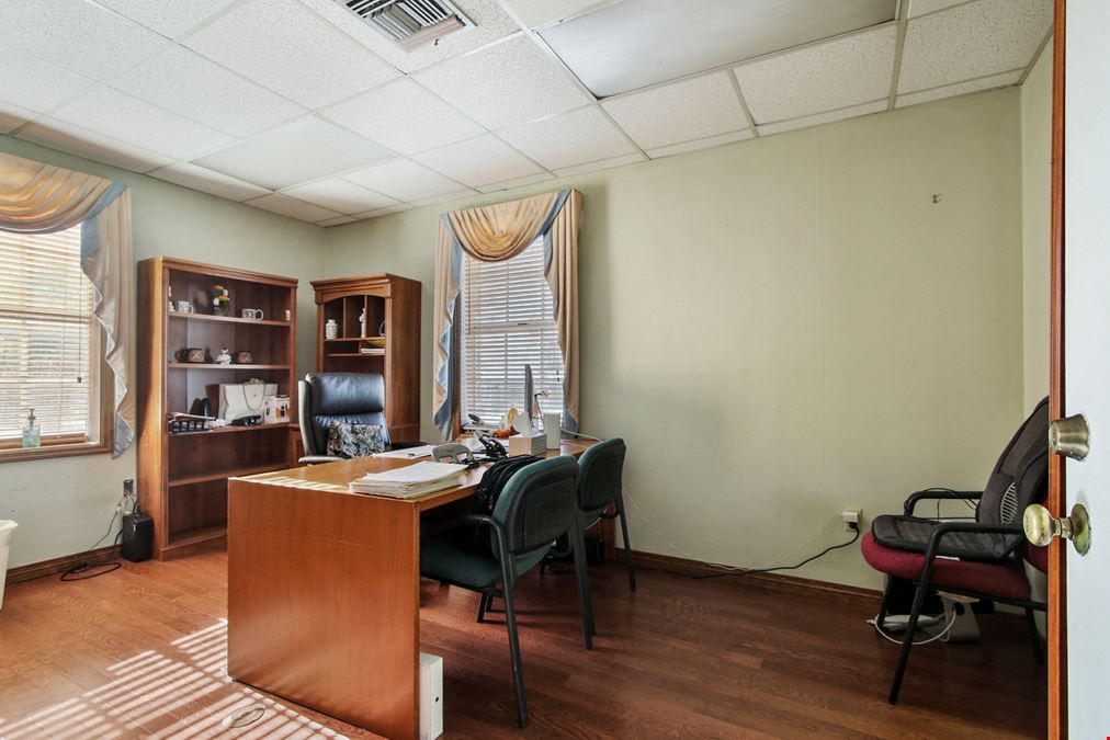 Spacious Medical Clinic in Prime Location in Doctor's Row in Metairie
