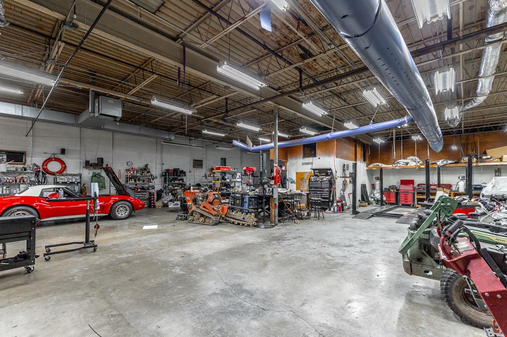 1905 N Chamberlain Industrial ±29,862 SF