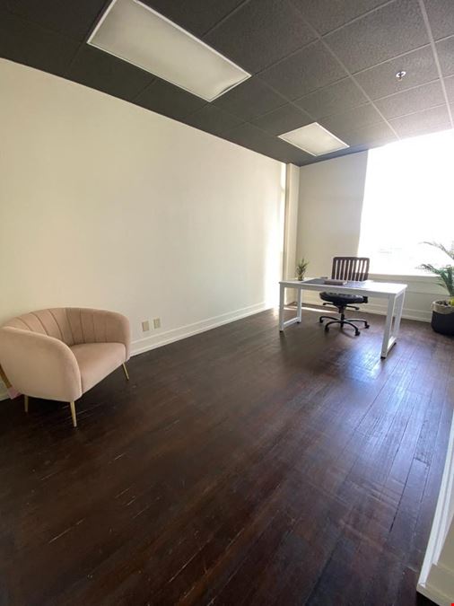 1044 Main St