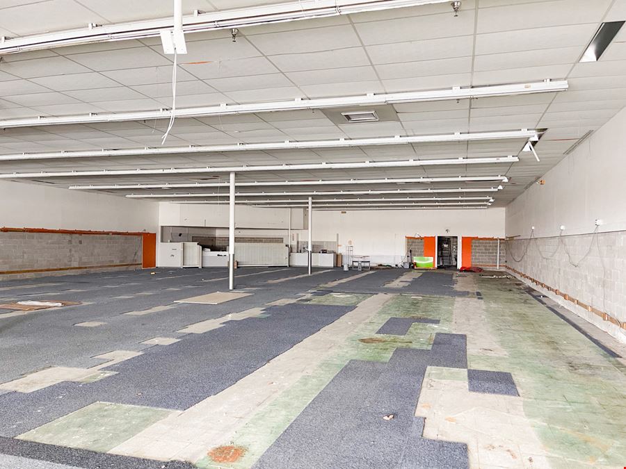 Westpark Shopping Center – Highly Visible Retail Suites for Lease