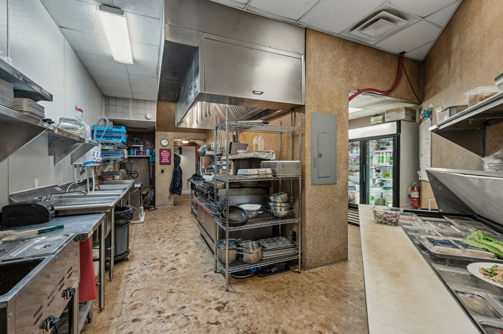 Multi-Income Building for Sale/Lease: Retail, Restaurant & Airbnb Ready!