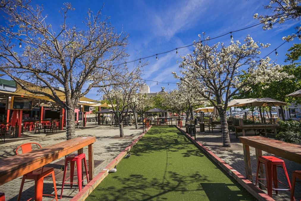 Jack London Square - 98 Broadway St