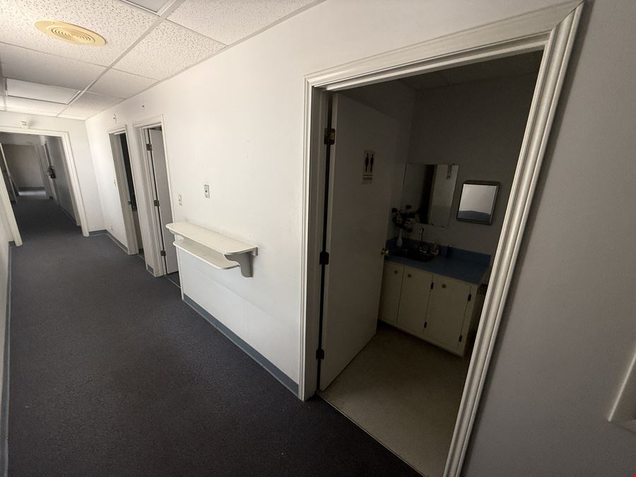 High Traffic Office, Studio, or Retail Opportunity – 3 Suites Available!