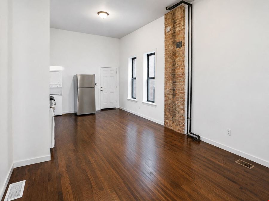 8714 S. Commercial Ave.
