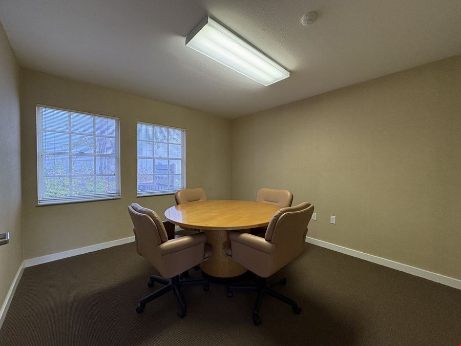 AWESOME SHORT TERM OFFICE SPACE IN DOWNTOWN SARASOTA!!