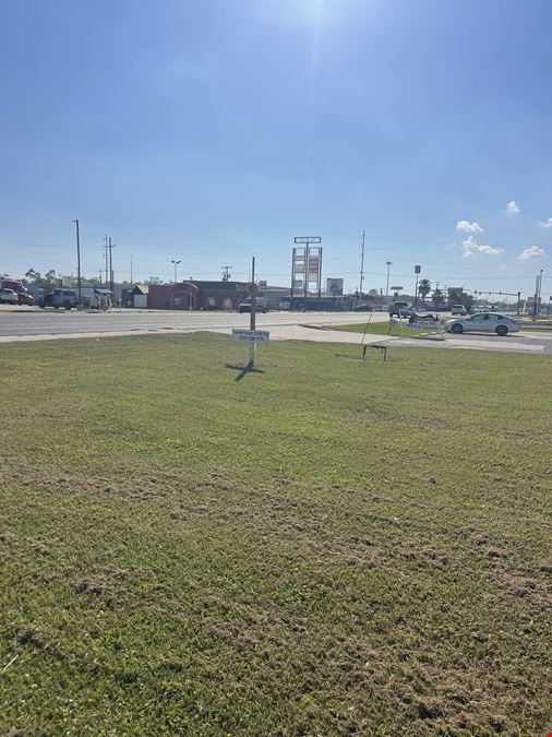 8,320 SF Former Family Dollar For Lease