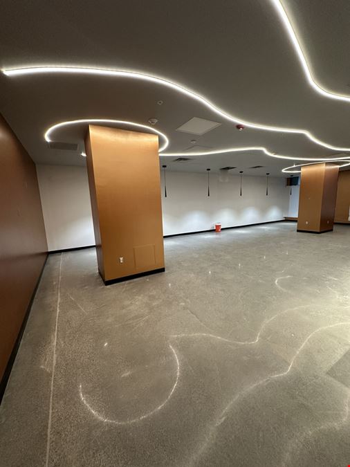 Harold's Square - Suite 104