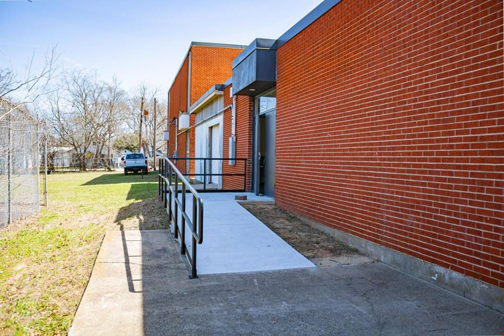 900 W William J Bryan Pkwy