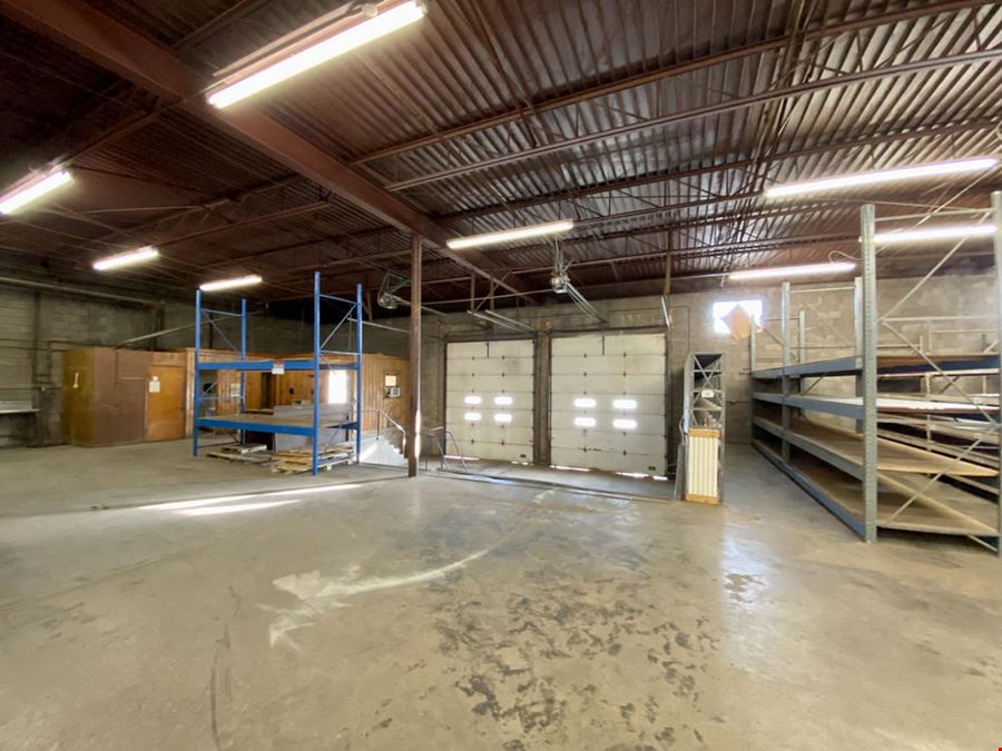 1010 NE 3rd: Dock High Warehouse With Office