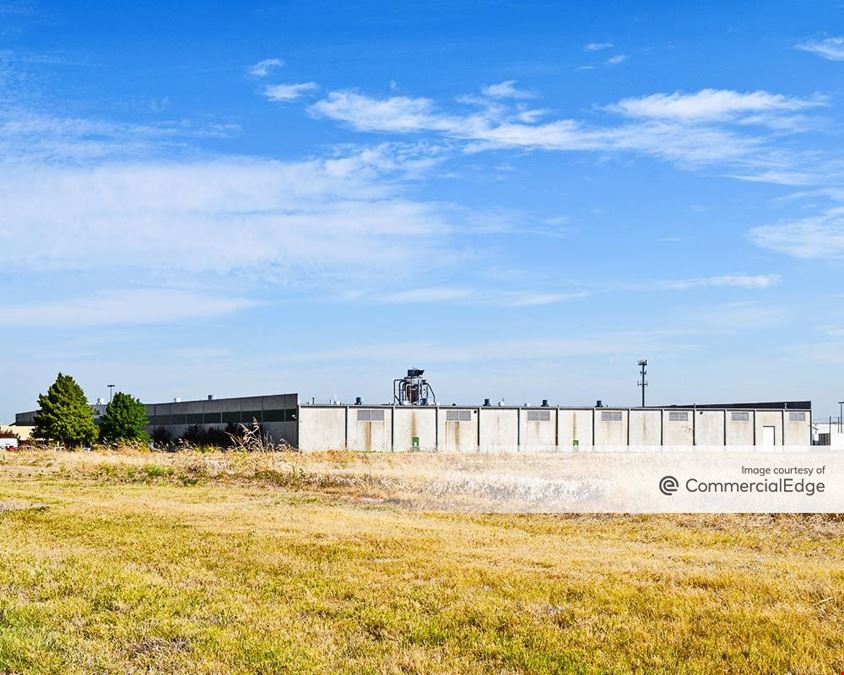 Carter Industrial Park - 7901 South Fwy