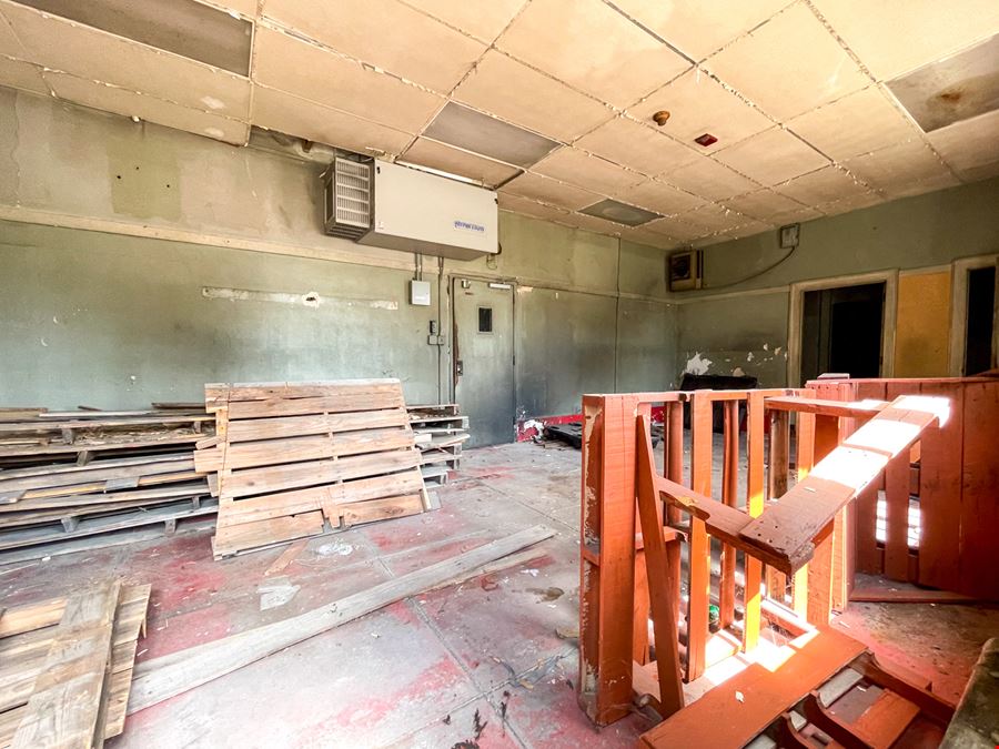±3,508 SF Office/Retail Redevelopment Opportunity in Mid City