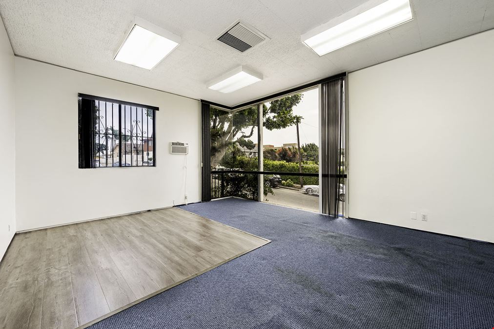 400 N La Brea Ave
