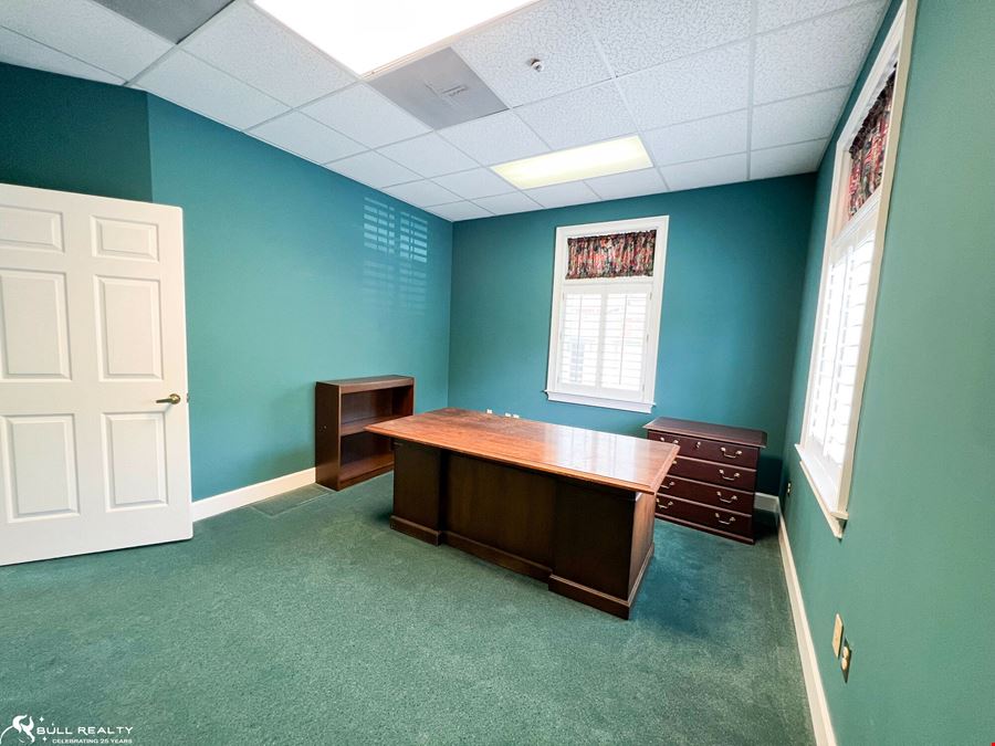 ±1,050 SF Office Condo