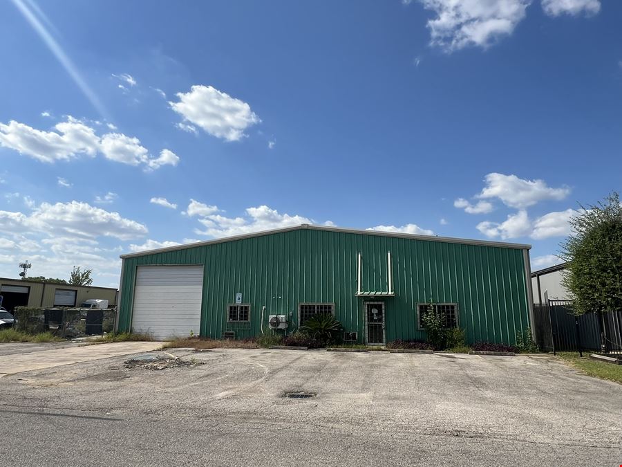 713 NEBRASKA STREET, SOUTH HOUSTON- 7,920 SF IND WAREHOUSE