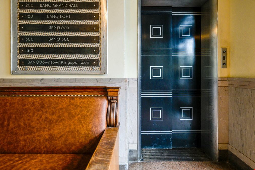 Urban Lofts, Boutique Hotel & Signature Rooftop Bar with Elevator