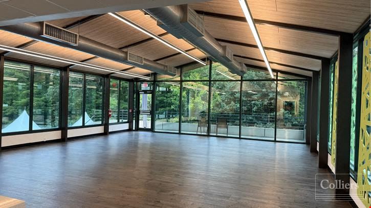 ±25,600-SF Office Suite Conveniently Located off N Pleasantburg Dr