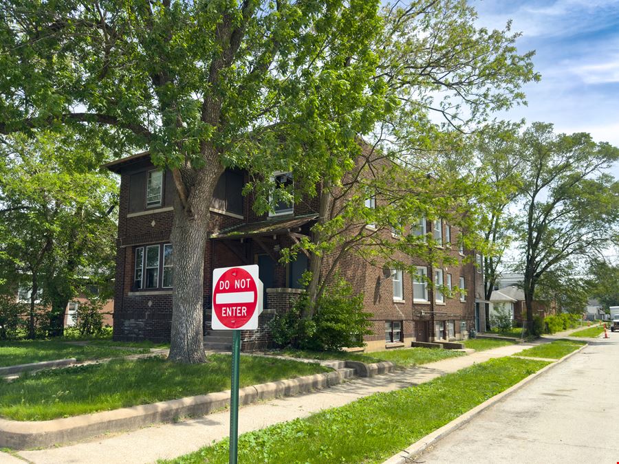 11 E 157th St., Calumet City, IL 60409