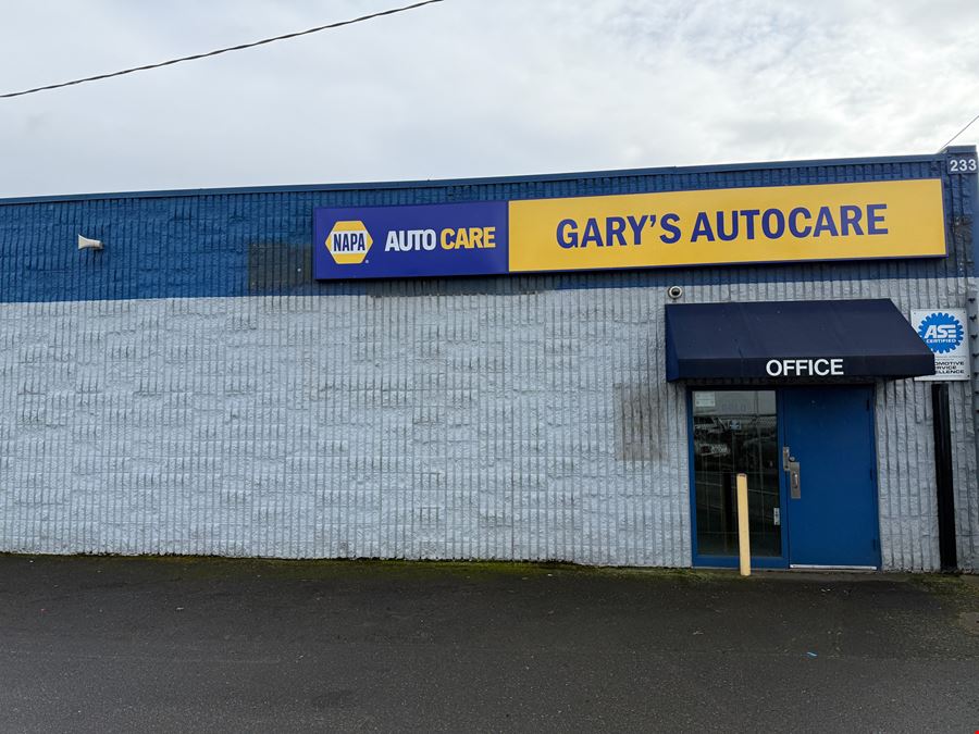 211 & 233 NE Columbia Blvd