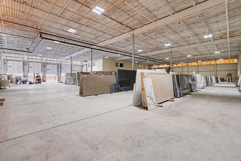 Warehouse/Showroom Purchase Opportunity in Harrisburg PA