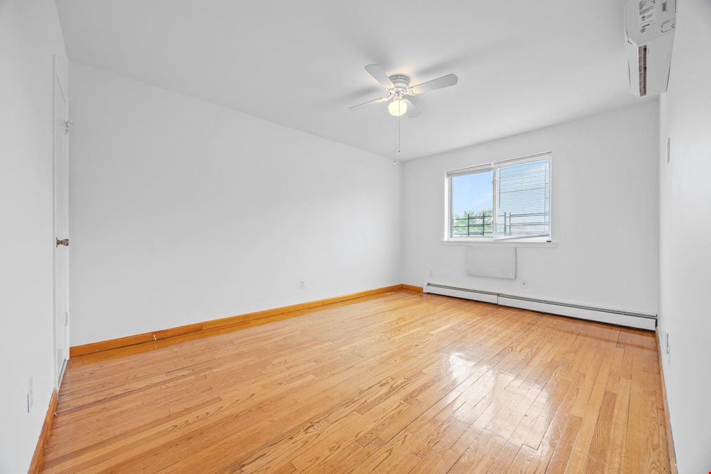 22-47 Harman St
