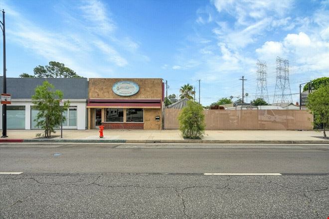 Preview of Retail space for Sale at 4204-4208 W Burbank Blvd 