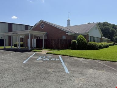 Move-In Ready ±6,400 SF Educational Facility + Playground | Broadmoor Presbyterian Campus, Shreveport
