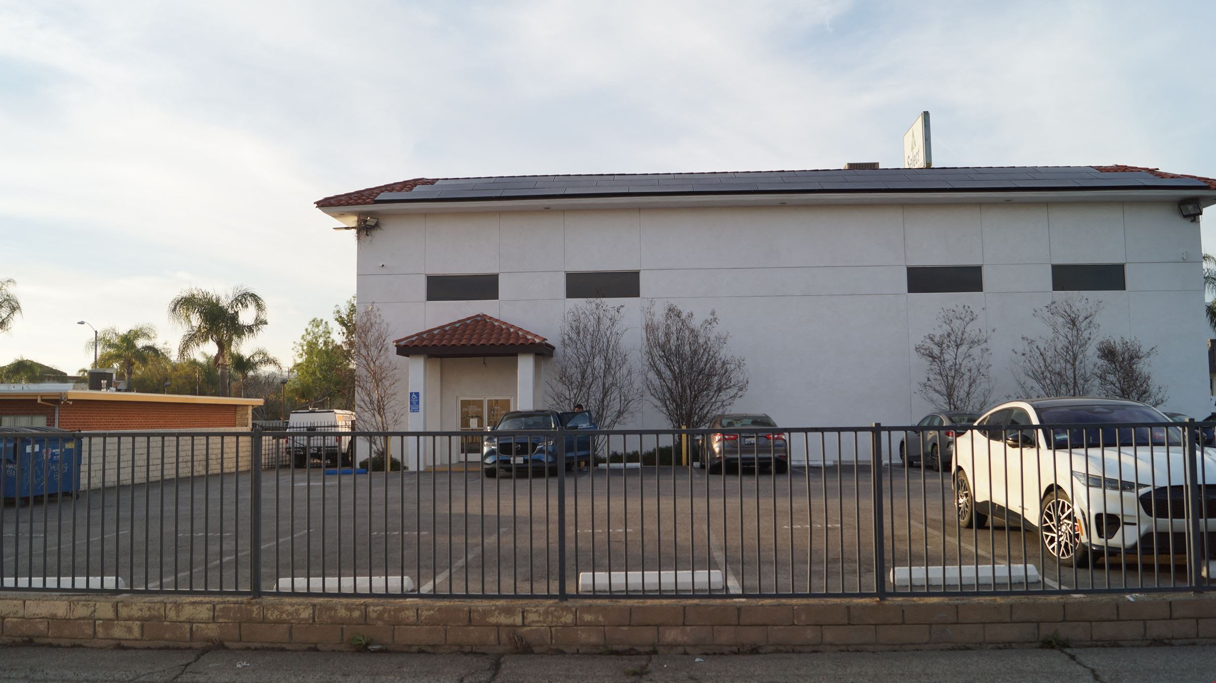 400 San Fernando Mission Blvd