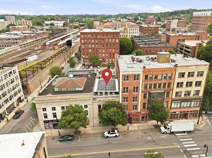 1665 Main St