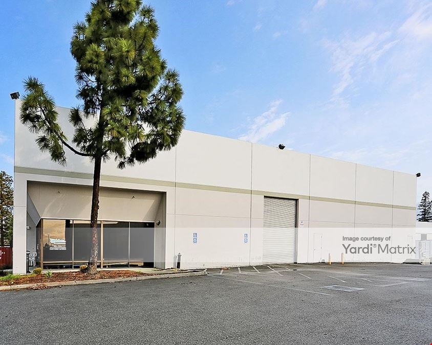Trimble Distribution Center - 400-430 East Trimble Road