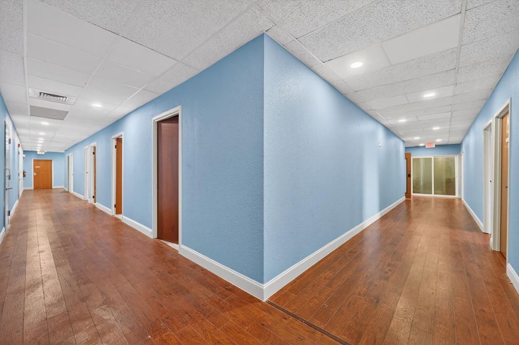 1404 W Walnut Hill Ln