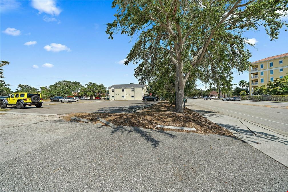 925 Tamiami Trl S Unit 101