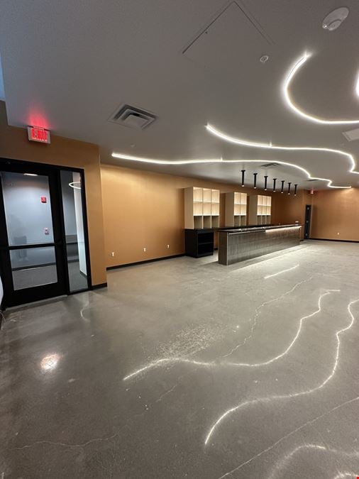 Harold's Square - Suite 104