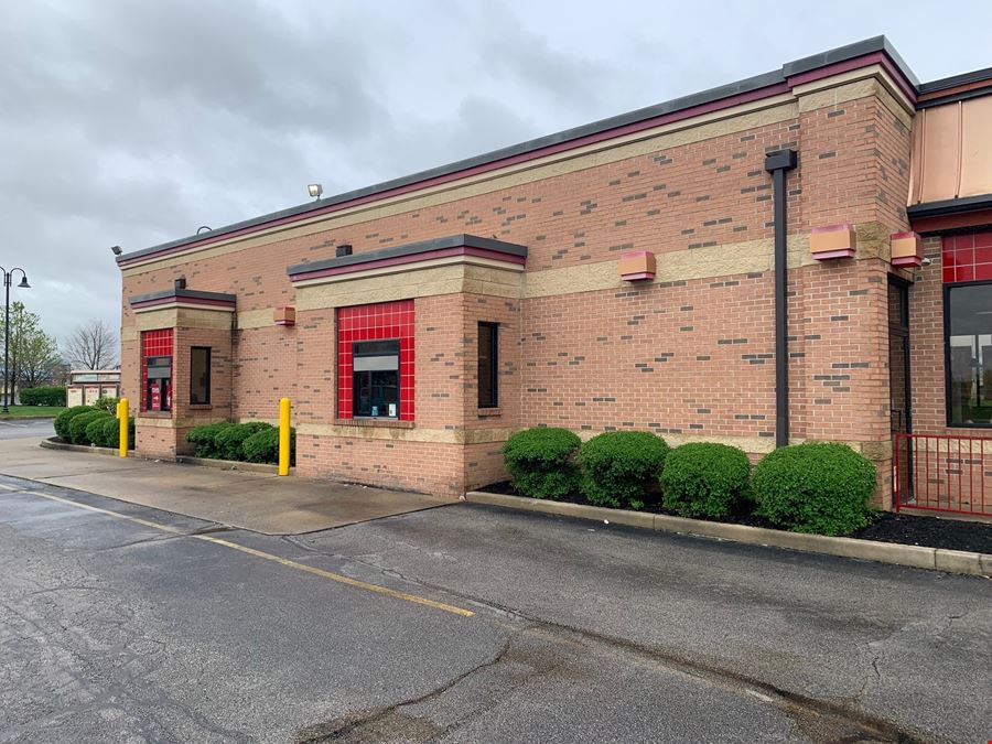 Former Wendy's at Crossroads Center