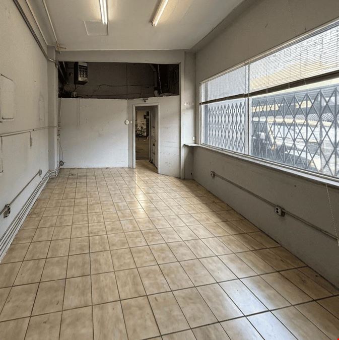700 - 2,800 SF | 286 Hamilton Avenue | Divisible Industrial Space With Roll-Down Gates & Backyard for Lease