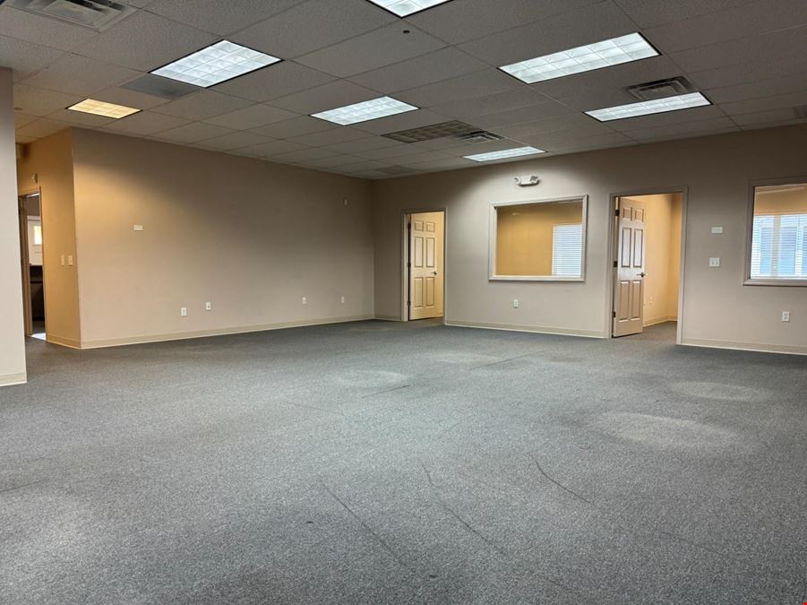 SUPER WELL LOCATED OFFICE SUITE ON UNIVERSITY PKWY.