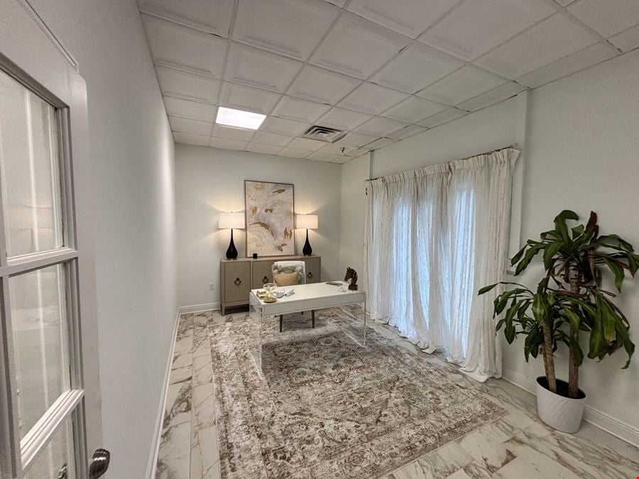 916 SF of Executive Office Space
