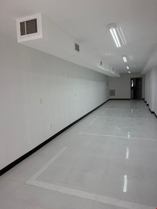 372 E 204th St