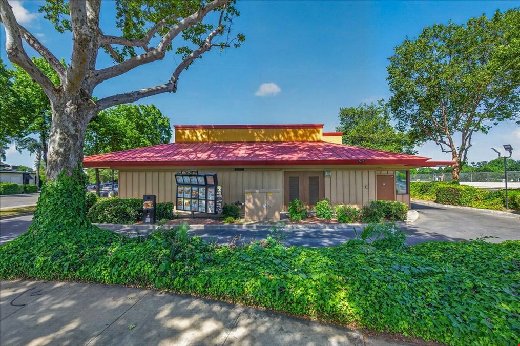 Freestanding Drive-Thru Restaurant Building in Visalia, CA