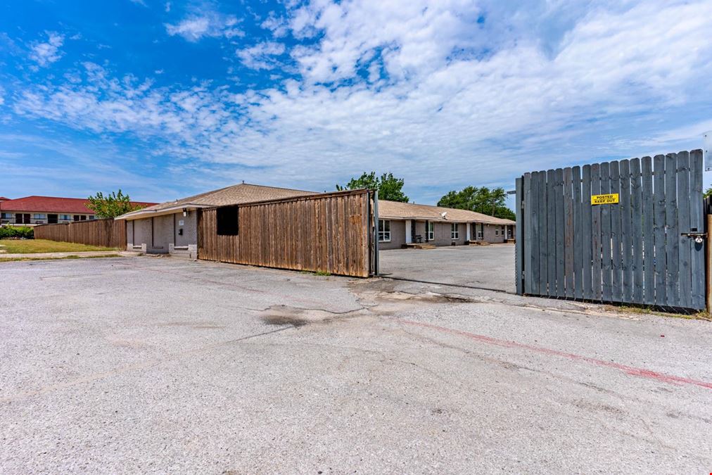 Office/Retail Suites on Interstate 30
